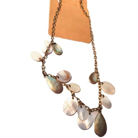 White Shell Short Necklace - Picture 1 of 2
